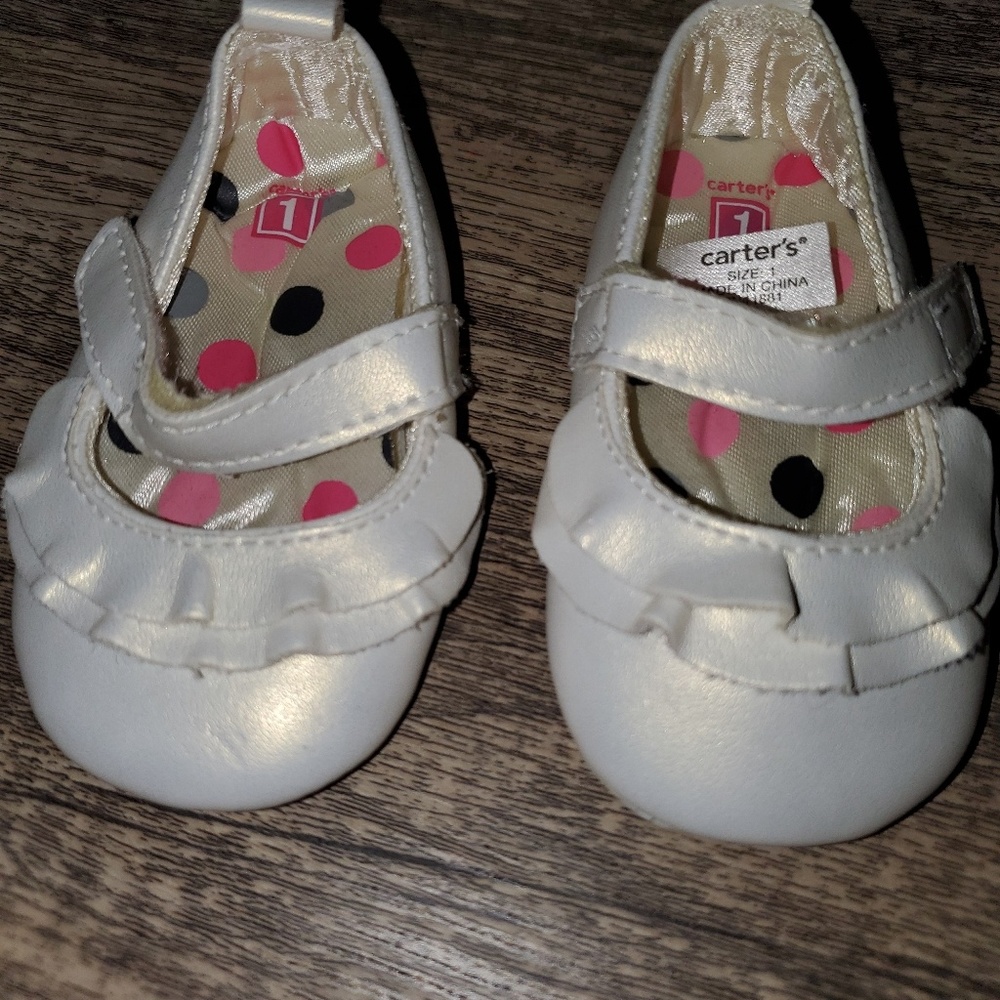 NWOT size 1 dressy baby shoes